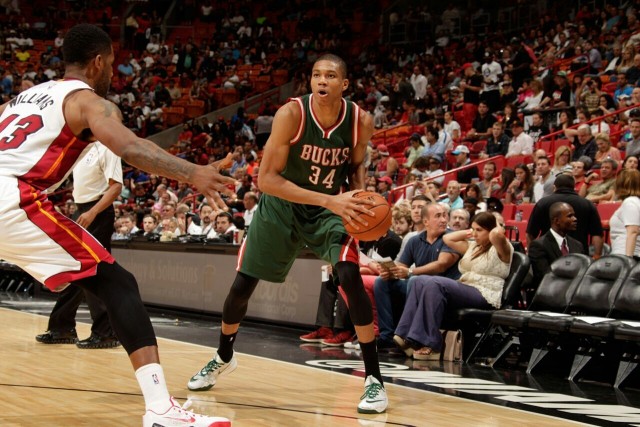 英超-B费点射迪亚洛绝杀 曼联2-1逆转曼城